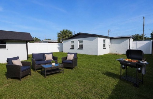 Egypt Lake-Leto House | Charming 3-bedroom house with AC in tranquil Tampa.