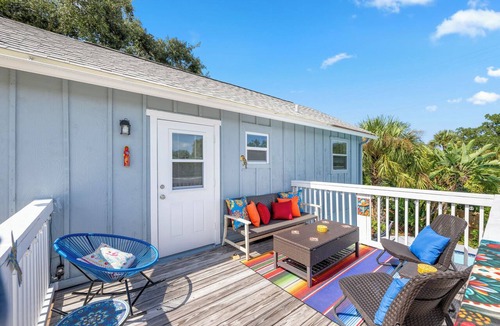 Interchange Square House | Charming 3-Bedroom Tropical Retreat with Private Salt Water Pool