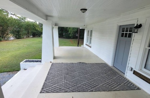 Macon House | Charming 3-bedroom -Two bathrooms -15 minutes from Robins AFB