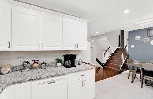 Auburn Hills House | Charming 3-bedroom house with WiFi, AC in enchanting Auburn Hills