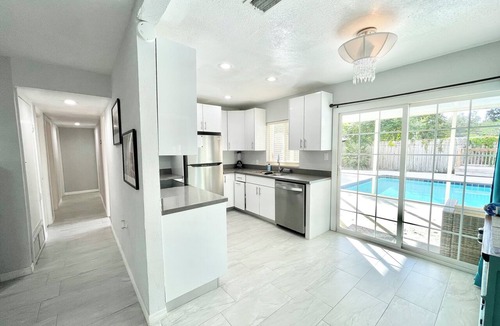 Hazel Heights House | Charming 3-bedroom house with Private Pool and Hot Tub.