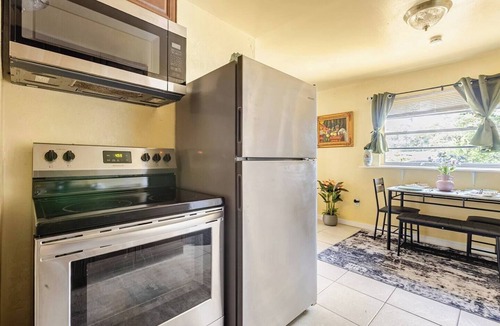 Gainesville House | Charming 3-bedroom House with Office Space-Close to UF & Shands Hospital