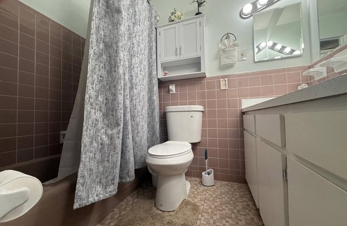 Cedar Hills House | Charming 3-bedroom country house in marvelous Jacksonville with AC