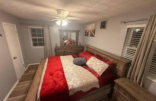 Cedar Hills House | Charming 3-bedroom country house in marvelous Jacksonville with AC