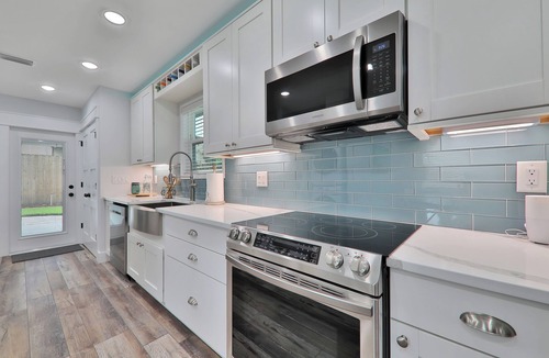 Arlington House | Charming 3bd 2bth Vacation Getaway New Build in Jacksonville - Centrally Located