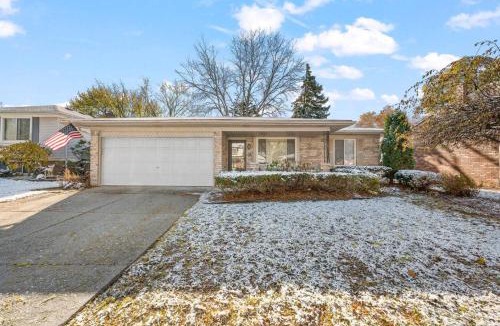 Troy House | Charming 3BR home with yard and fireplace in Troy