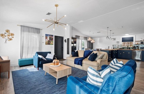 West Palm Beach House | Charming 4-Bedroom Oasis in WPB