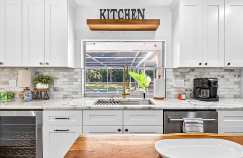 Clearwater House | Charming 4-bedroom house with WiFi, Pool and AC in welcoming Clearwater