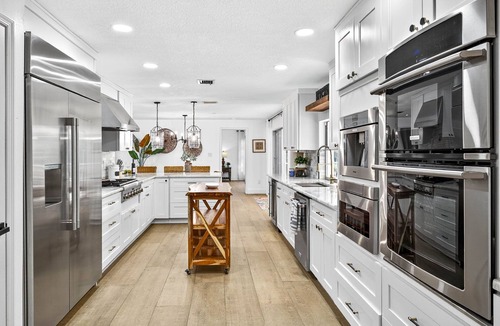 Clearwater House | Charming 4-bedroom house with WiFi, Pool and AC in welcoming Clearwater