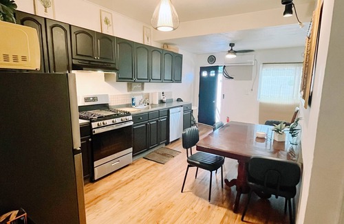 North Ironbound House | Charming 4-bedroom house with WiFi in trendy Ironbound, Newark