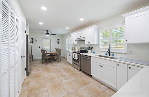 Fellowship House | Charming 4-bedroom house with WiFi and AC less than 1 minute to WEC, Ocala