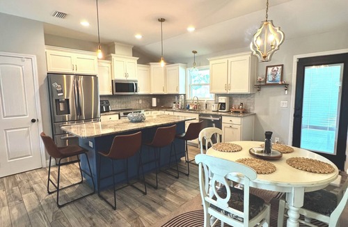 Gulf Breeze House | Charming 4-bedroom home 12 mins to beaches and downtown