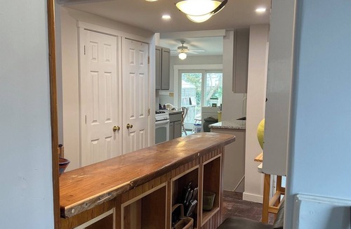 Beach Haven House | Charming 7-bedroom house with WiFi, AC in Beach Haven