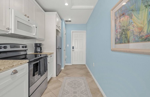 Longboat Key Apartment | Charming Beach Front Studio Steps to the Sand and Gulf