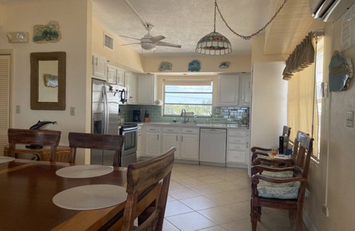 Lower Matecumbe Beach House | *Charming Beach House directly ON the beach