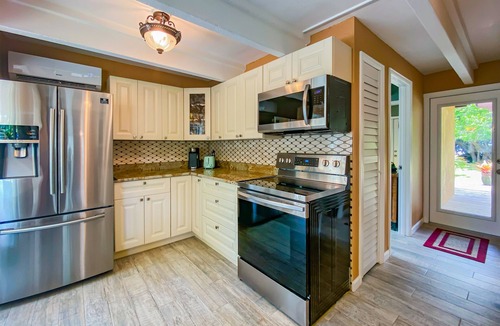 Indian Shores Villa | CHARMING BEACH VILLA-HUGE ROOFTOP DECK-600 FEET FROM THE BEACH