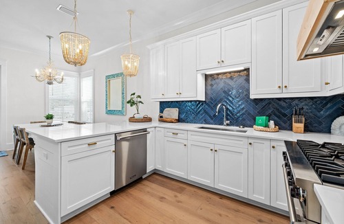 Lakeside at Blue Mountain Beach House | Charming Blue Mountain Beach Home w/6-Seater LSV & Community Pool
