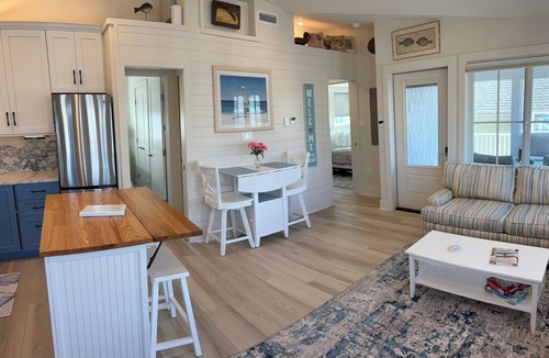 Stone Harbor House | CHARMING BOUTIQUE COASTAL COTTAGE - New Build - 2 Blocks From Beach & Bay
