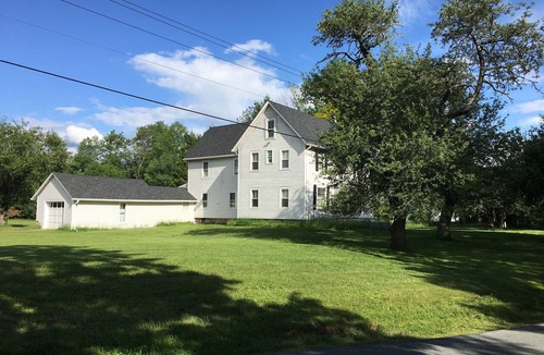 South Fallsburg House | Charming Catskill Farm House on River Front