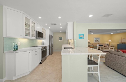 East Rocks House | Charming Chert: 3 BR Pool Home Near the Beach!