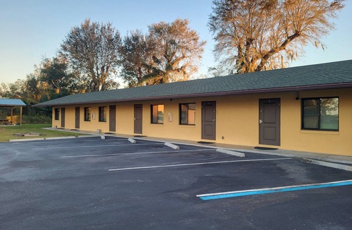 Arcadia House | Charming clean 1-bedroom 1 bath motel with AC and WiFi in Arcadia