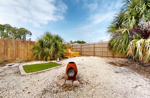 Biltmore Beach House | Charming cottage with enclosed yard patio private hot tub washer dryer