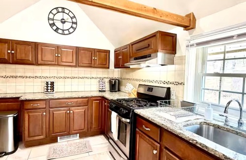 Redding Ridge House | Charming cottage in beautiful Redding minutes from Ridgefield, Wilton & Danbury