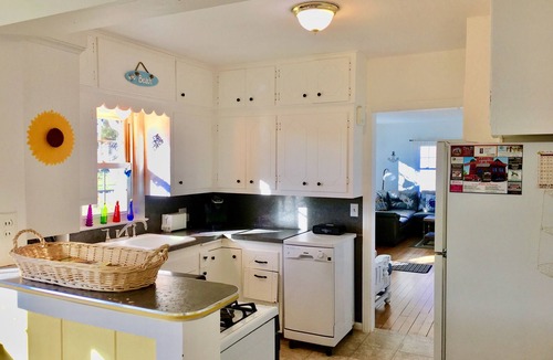 Manistee House | Charming Cottage. Walk to the beach and pet friendly - huge fenced yard.