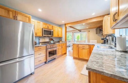 Wilmington Ski Chalet | Charming-cozy-secluded Adirondack chalet- dog friendly in Wilmington, NY