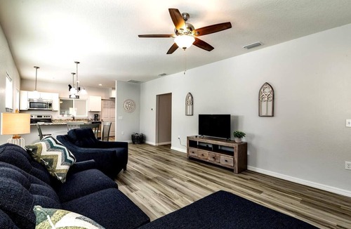 High Springs House | Charming Downtown High Springs Cottage
