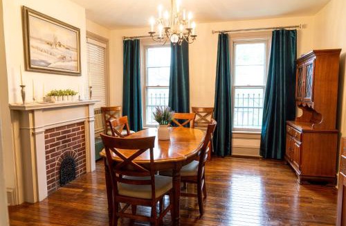 West Milton House | CHARMING EXECUTIVE VICTORIAN MANSION w/FREE PARKING - near Bucknell
