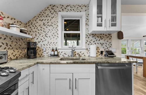 Fairfield Cottage | Charming Fairfield Beach Cottage