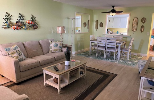 Englewood South Condo | Charming Ground Floor, 2bd-2bh Condo, 2 miles to Beaches, Private W/D