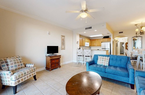 Florida Central Atlantic Coast Condo | Charming lakefront condo with balcony, lake view, AC, Internet, pool & hot tub