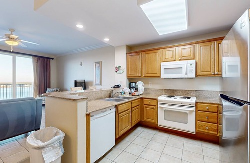 Florida Central Atlantic Coast Condo | Charming lakefront condo with balcony, lake view, AC, Internet, pool & hot tub