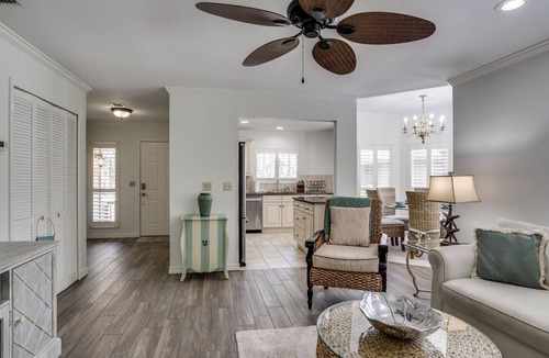 Miramar Beach House | Charming Lakeside Cottage On Lake*Close To Pool, Beach, & Baytown*Screened Porch