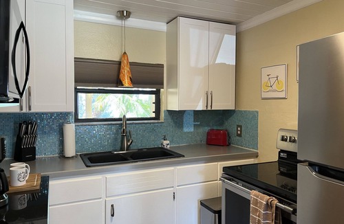 Englewood Cottage | Charming Lemon Bay Cottage in Historic Englewood Village