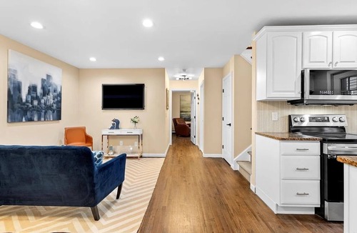 West Hills Cottage | Charming newly renovated 2-bedroom cottage with WiFi, AC,Parking spot Huntington