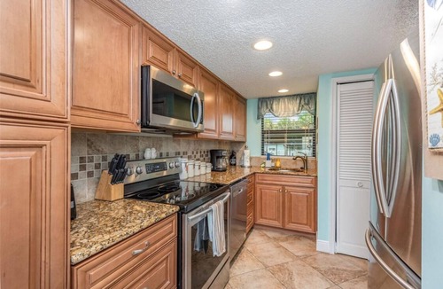 Raymonde Shores Condo | Charming Oceanfront 2-Bedroom Condo in Superb Ormond/Daytona Beach with AC, WiFi
