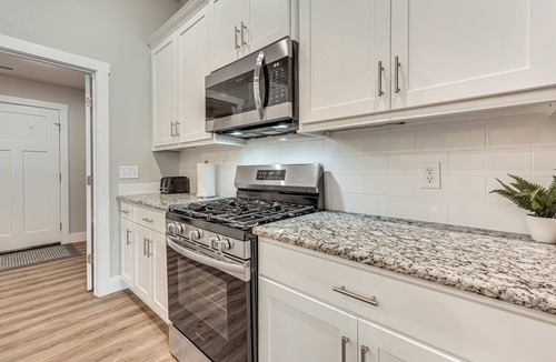 Ozark House | Charming Ozark Abode w/Yard & Pool Access