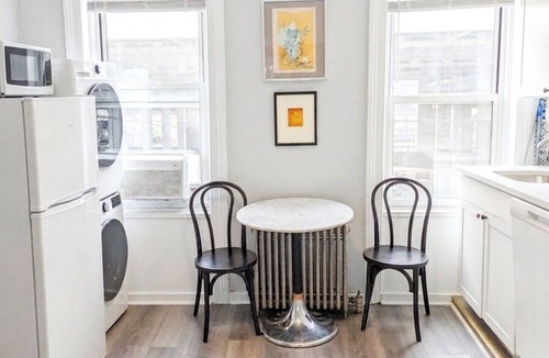 Gowanus Apartment | Charming Park Slope/Gowans 2 bedroom. F, G and R stop on same block.