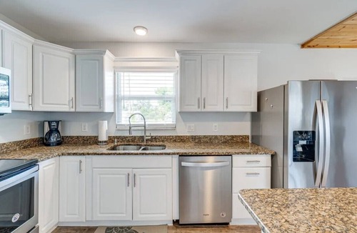 Bokeelia House | Charming Pet-Friendly Bungalow. 2 bed/2 bath Near Jug Creek & Boat Ramp