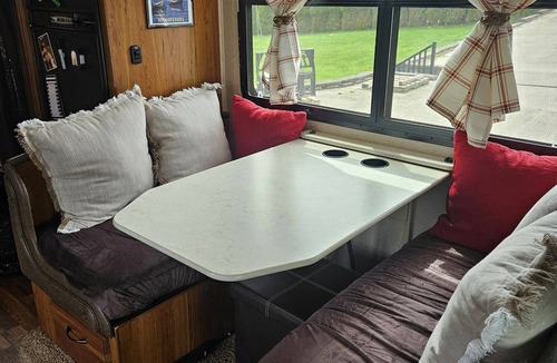 East Meredith House | Charming RV with 3 beds and WiFi, AC with Pondside View in East Meredith