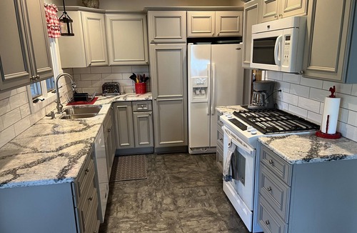 Frankfort House | Charming South Shore Lake Front Cottage. Sleeps Ten.