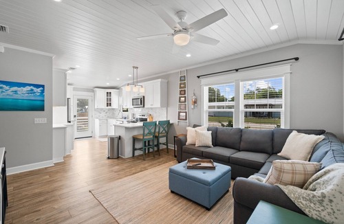 Panama City House | Charming St Andrews Bay 3 Bed/2 Bath, Hot Tub, Near Marina, Bars & Restaurants