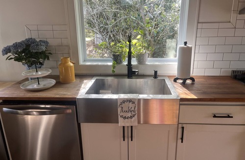 Long Island Cottage | Charming Stony Brook Cottage. Walk to village, marina, sand st. beach& Stony U.
