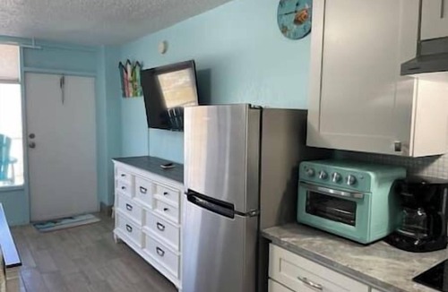 Daytona Beach Condo | Charming Studio | Balcony w/Ocean Views | Pool
