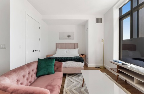 Bath Beach Apartment | Charming studio in brilliant Brooklyn with WiFi, AC, fitness room