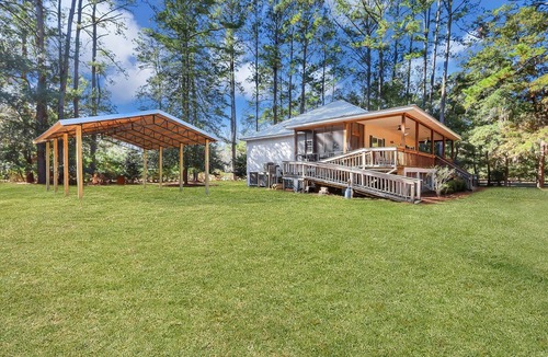Valona House | Charming Tabby House 3-bedroom house with AC and WiFi in Townsend/Shellman Bluff