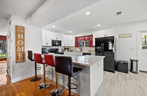 Lake Magdalene House | Charming Tampa Lakehouse - Prime Location close to everything!